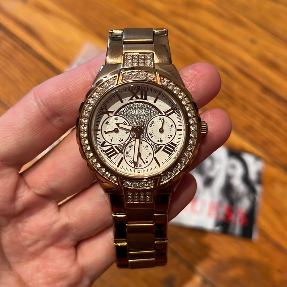 Guess - Rose gold tone stainless steel watch
